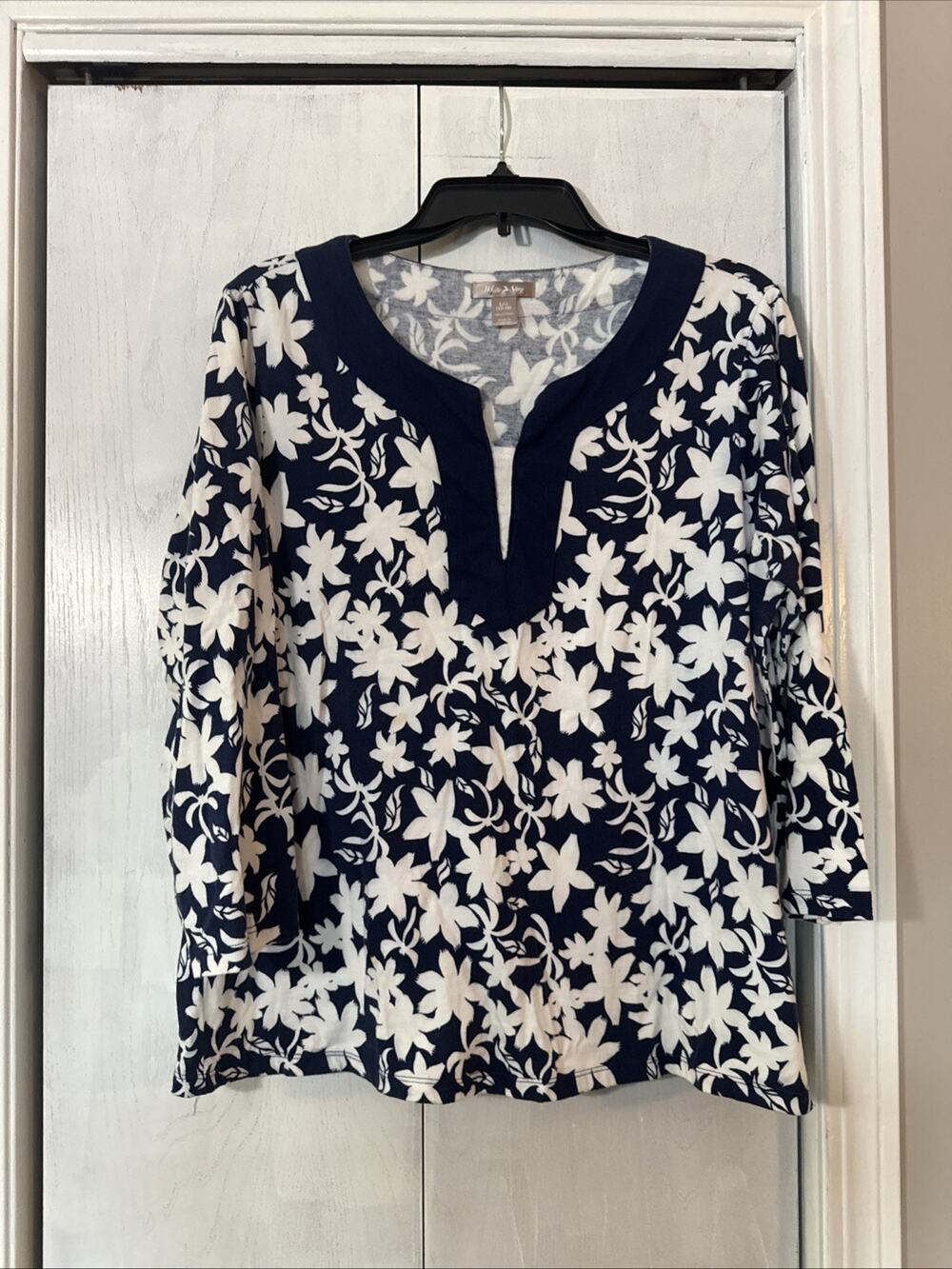 White Stag Large Round Neck Navy Accent White Floral 3/4 Sleeve Top # 93
